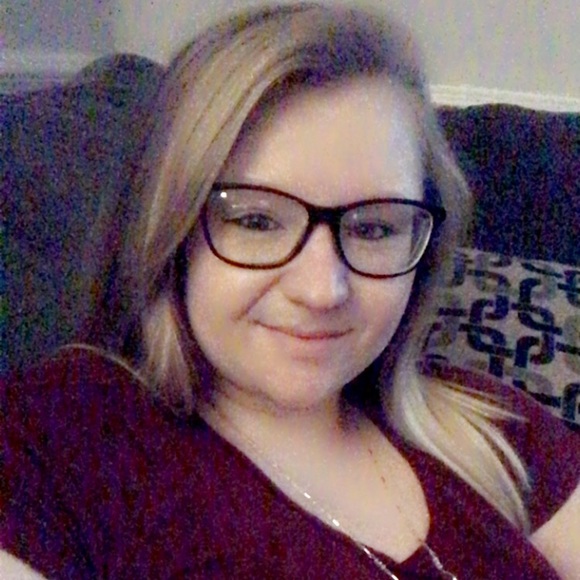 Meet your Posher, Hali - Picture 1 of 1